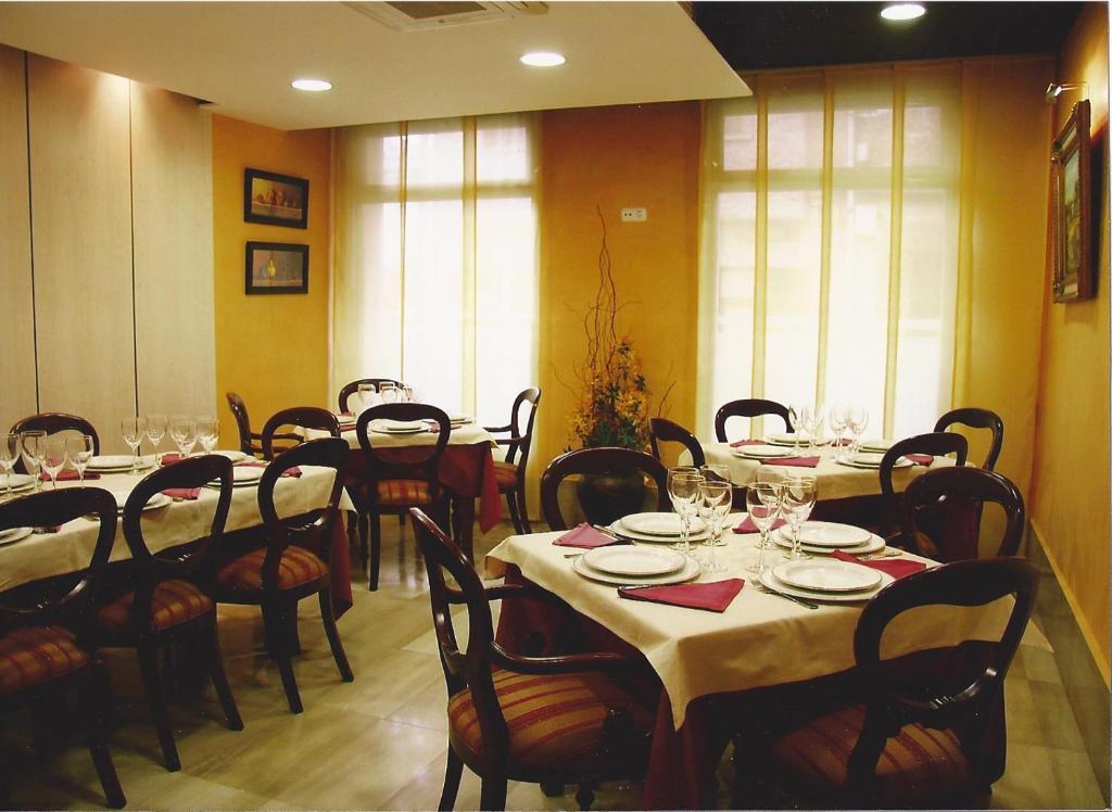 Hostal Torres San Leonardo de Yagüe Zewnętrze zdjęcie