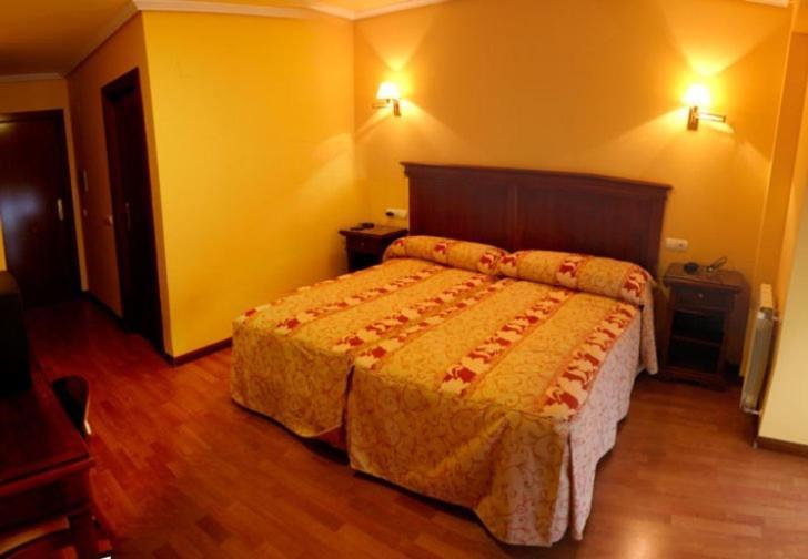Hostal Torres San Leonardo de Yagüe Pokój zdjęcie