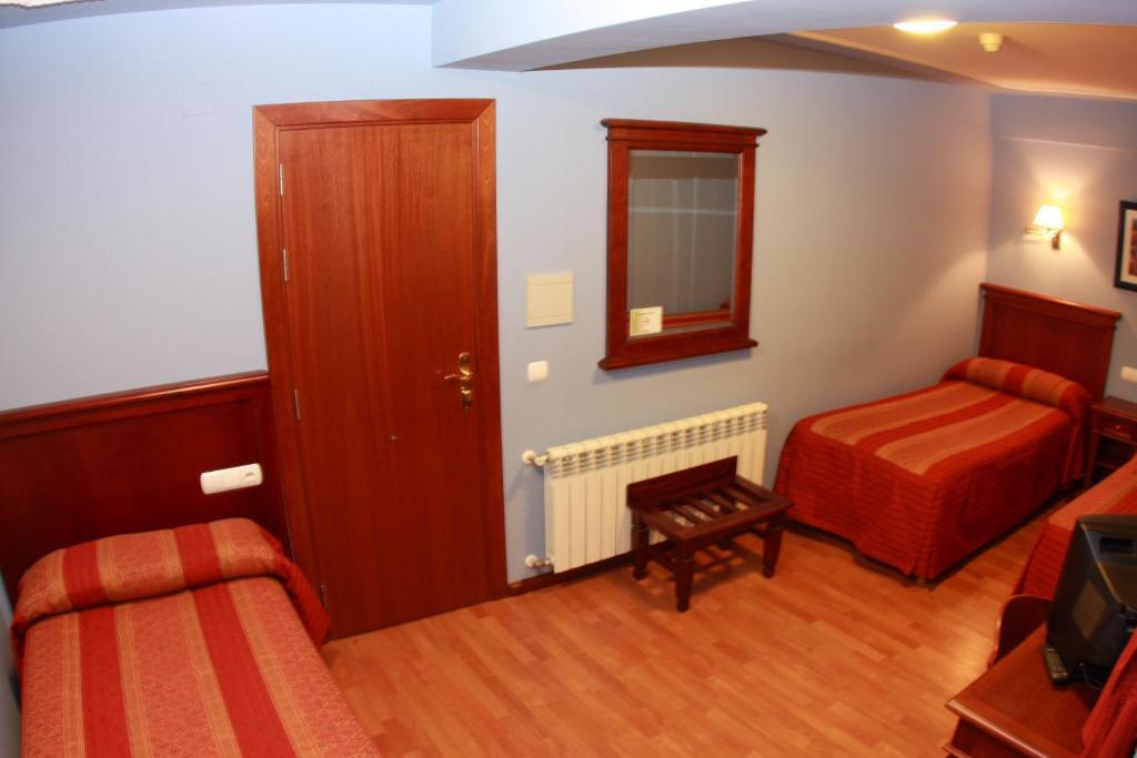 Hostal Torres San Leonardo de Yagüe Pokój zdjęcie