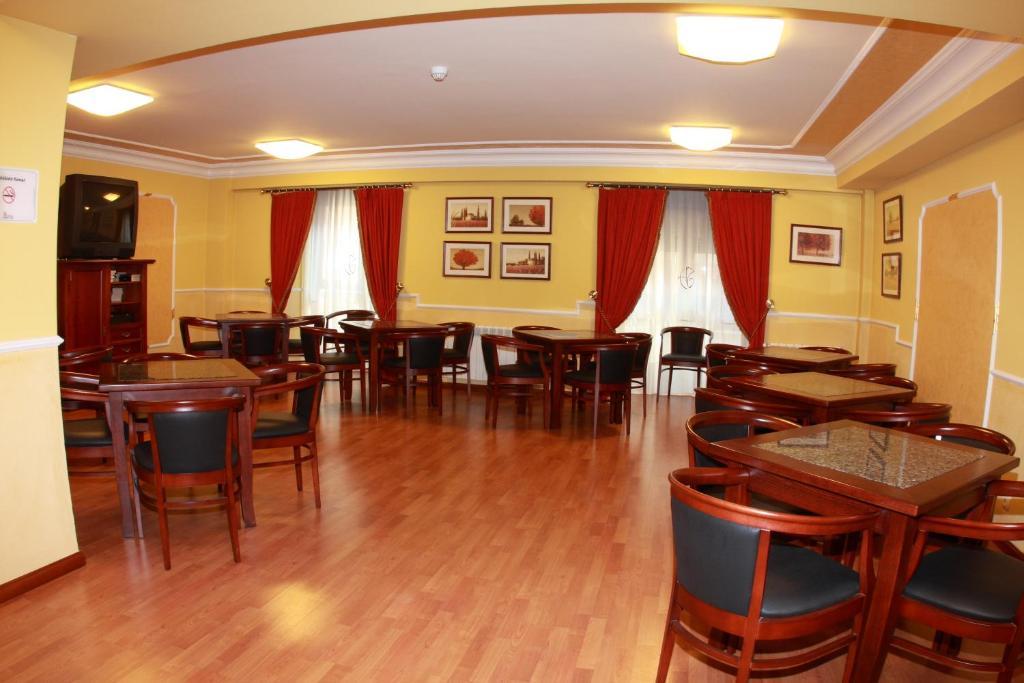 Hostal Torres San Leonardo de Yagüe Zewnętrze zdjęcie